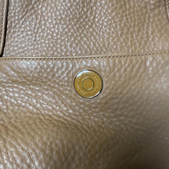 ISAAC MIZRAHI Bridgehampton Tan Pebbled Genuine Leather Hobo‎ Purse Tassel Charm - Picture 3 of 13